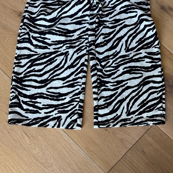 Zara Kids Black and White Zebra Print Jumpsuit - Picture 8 of 8